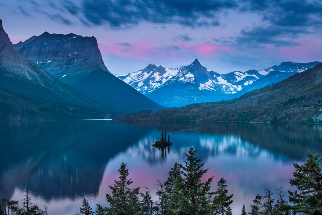 Lake, Sunrise - Dawn, Montana - Western USA, US Glacier National Park