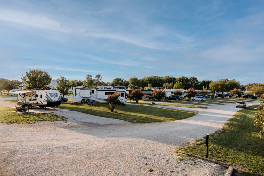 Ways to Stay at Ardmore Lakes RV Resort
