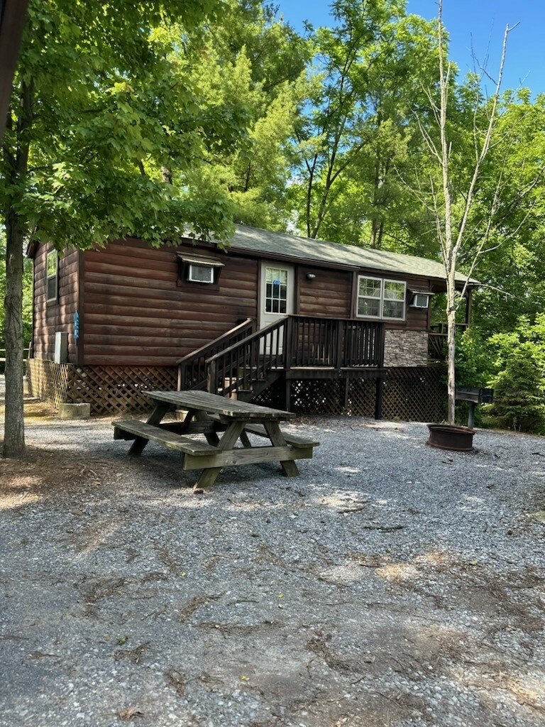 Twin Grove Pet Friendly Standard Cottage - West Resort