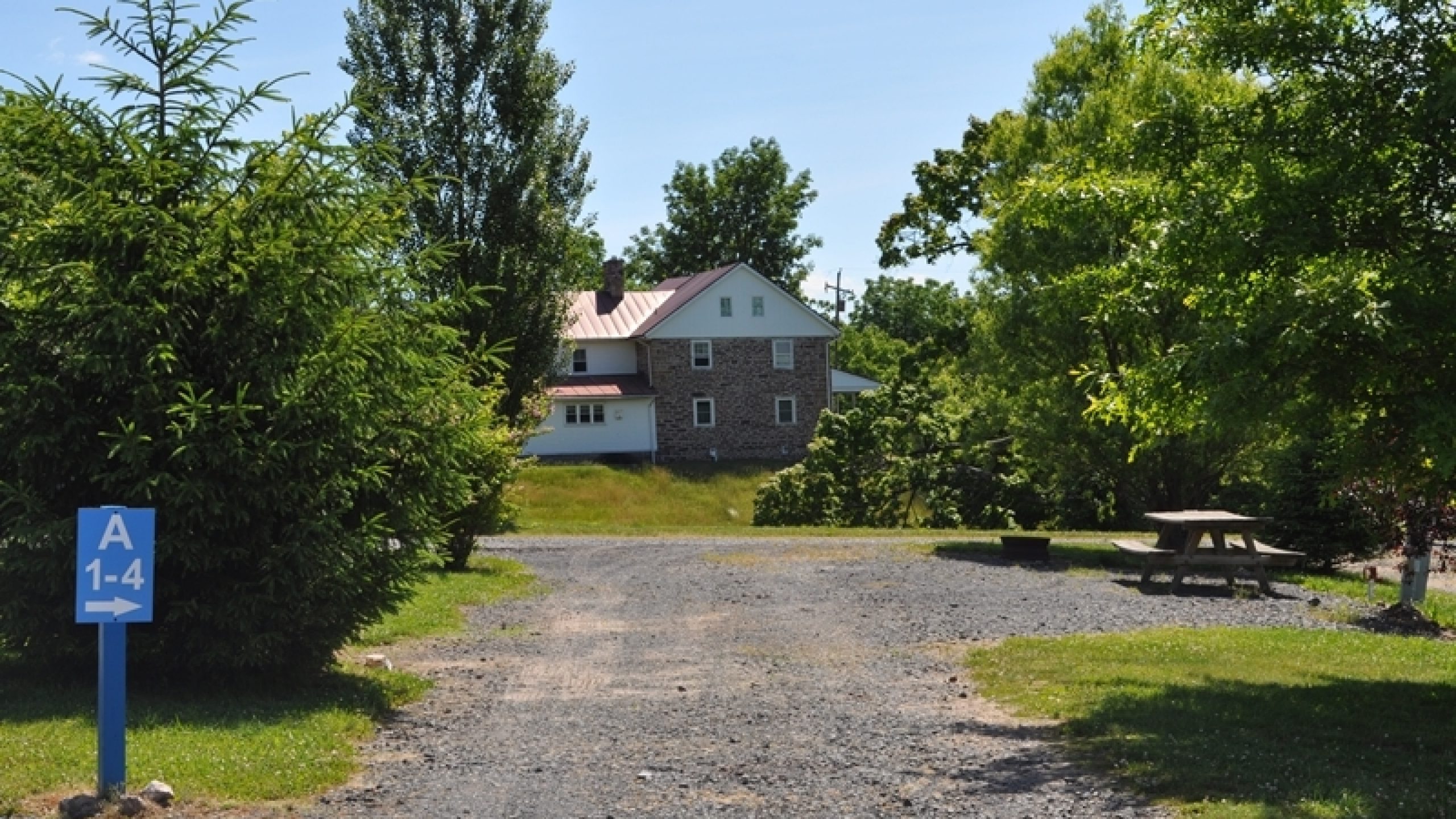 East Pull-Through Full Hook-Up Site