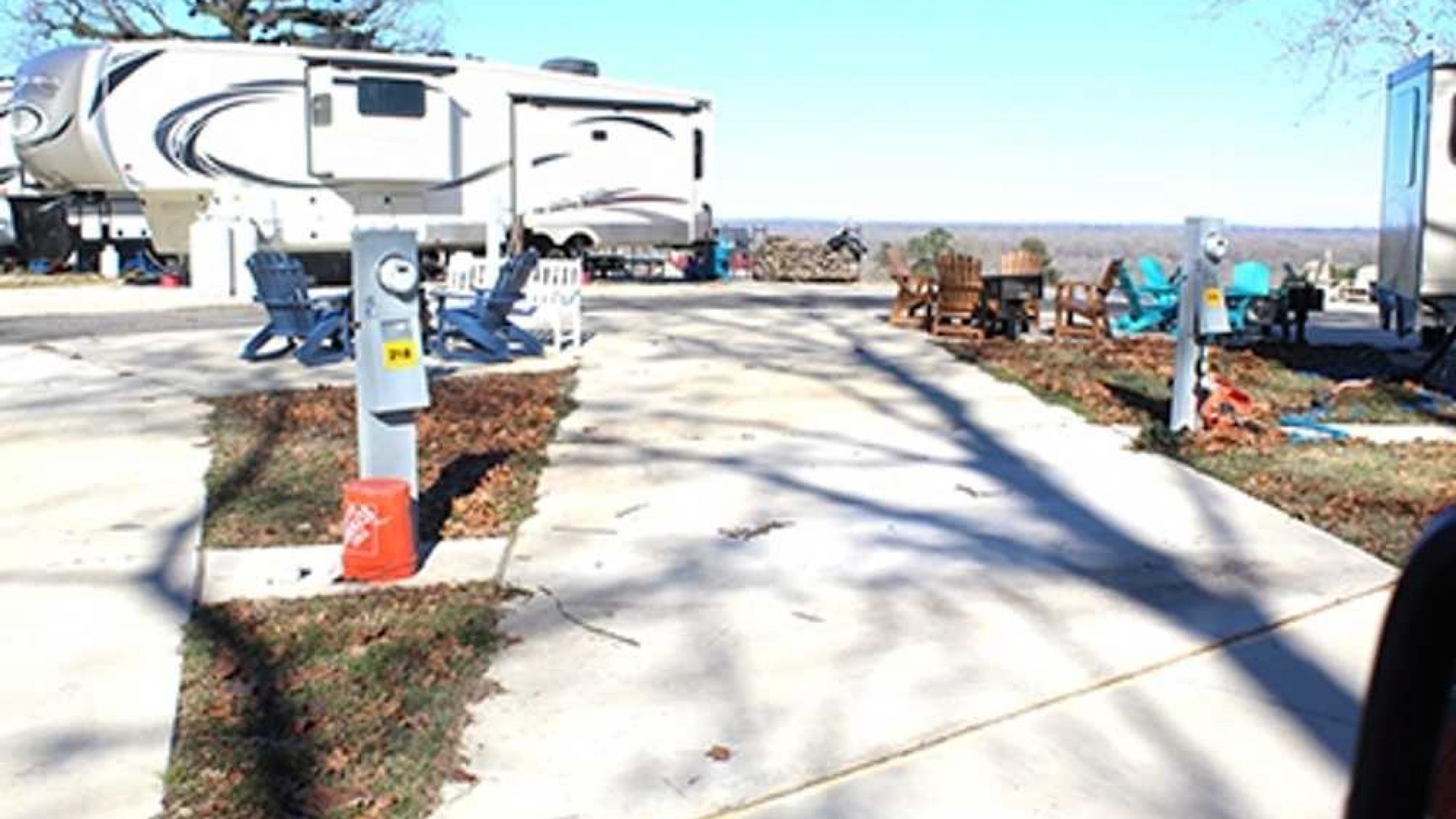 Pull-In Short Site with Patio Furniture (God_s Country)